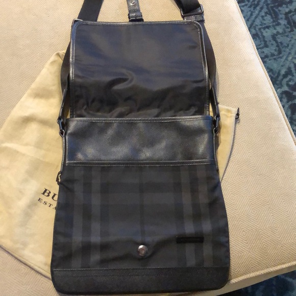 Burberry Crossbody Purse - Picture 4 of 12